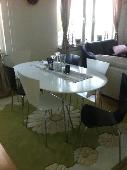 Matbord + 6 stolar från MIO