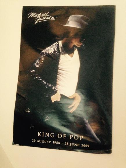 Två Michael Jackson-affischer