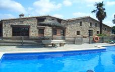 Stor villa med pool mellan Barcelona & Girona