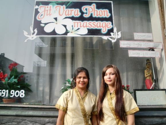 Thailändsk eller svensk massage erbjudes