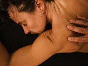 Tantra/Helkroppsmassage för Kvinnor/Tjejer